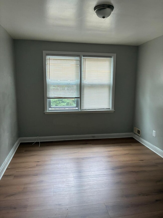 Building Photo - Cherrydell