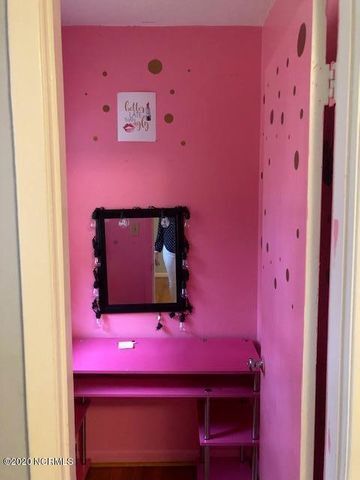 Building Photo - 1008 W Arlington Blvd