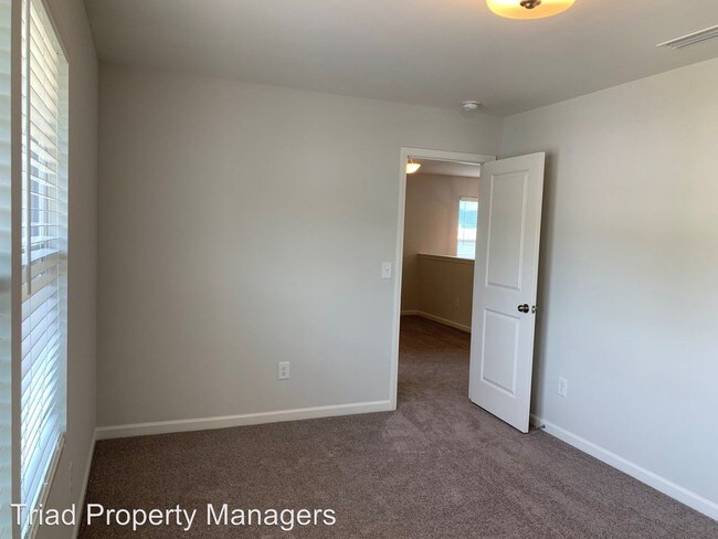 Building Photo - 3 br, 2.5 bath House - 106 Aden Place