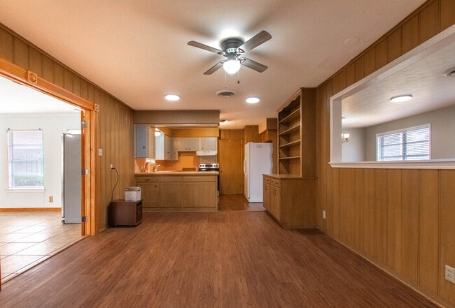 Building Photo - 1227 Ector St