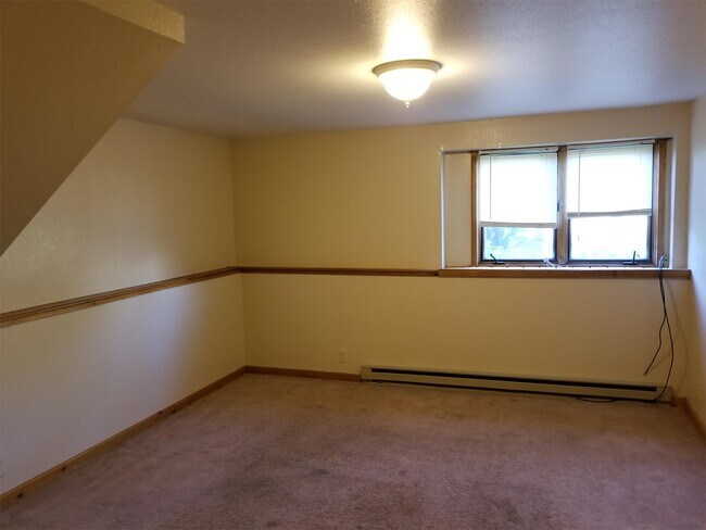 Building Photo - 5 N Yellowstone Ave