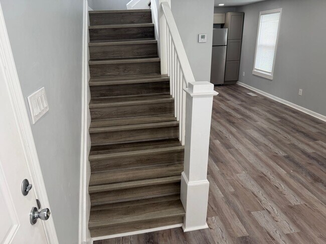 Building Photo - 2-Bedroom, 1 Bath Single Family for Rent in Middletown , OH|  Modern Kitchen
