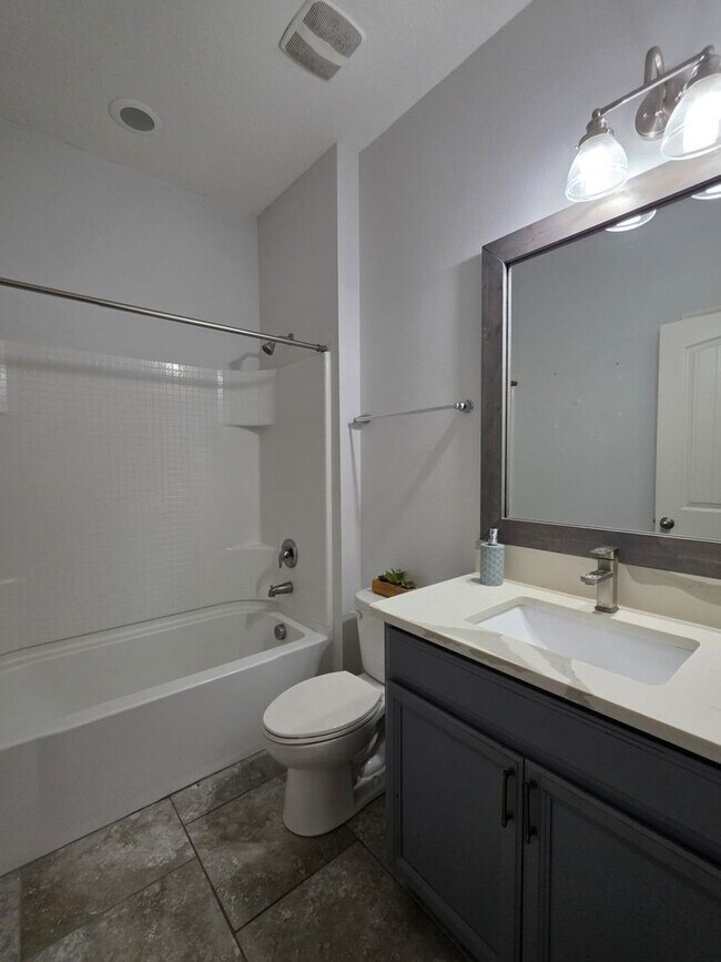 Building Photo - Gorgeous 4-Bedroom, 3-Bathroom Home in Providence