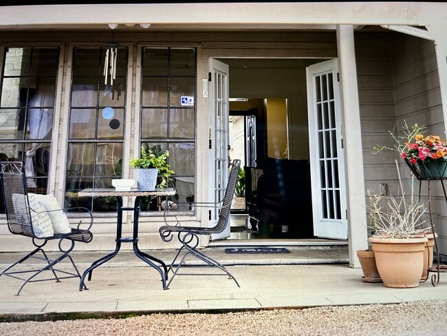 Building Photo - 3009 Quail Hollow Dr