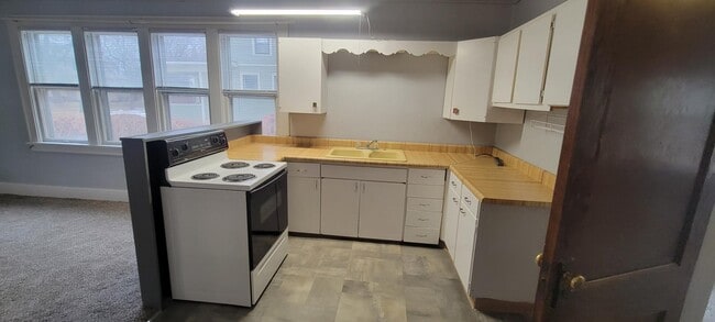 Building Photo - 20 N Willow St