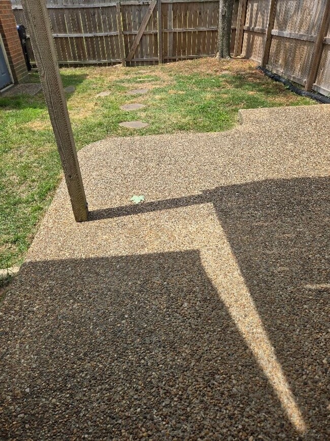 Building Photo - 3 Bedroom Townhouse in Virginia Beach