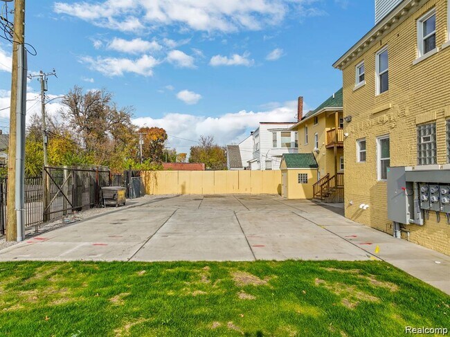 Building Photo - 799 E Grand Blvd