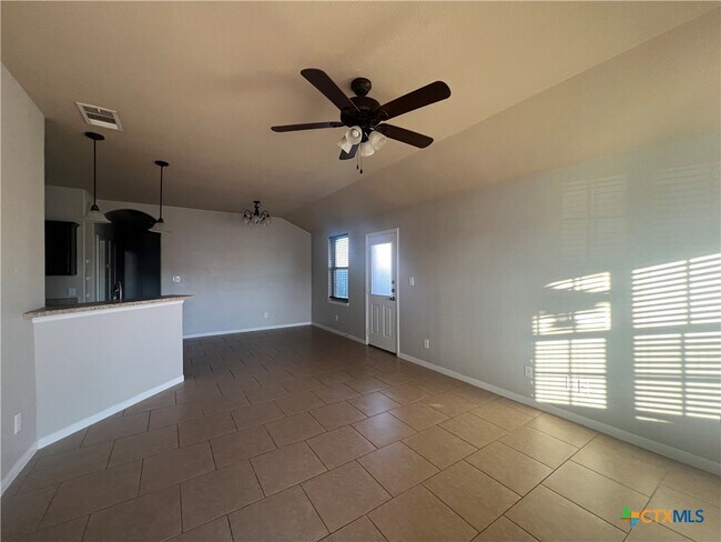 Building Photo - 1401 Loyal Ln