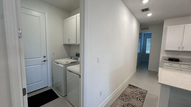 Building Photo - 3479 Cedar Grv Dr