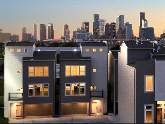 Building Photo - 1310 Roberts St