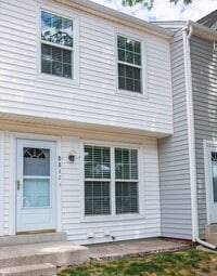 Building Photo - Nice 2 Bedroom Townhome in Lakewood