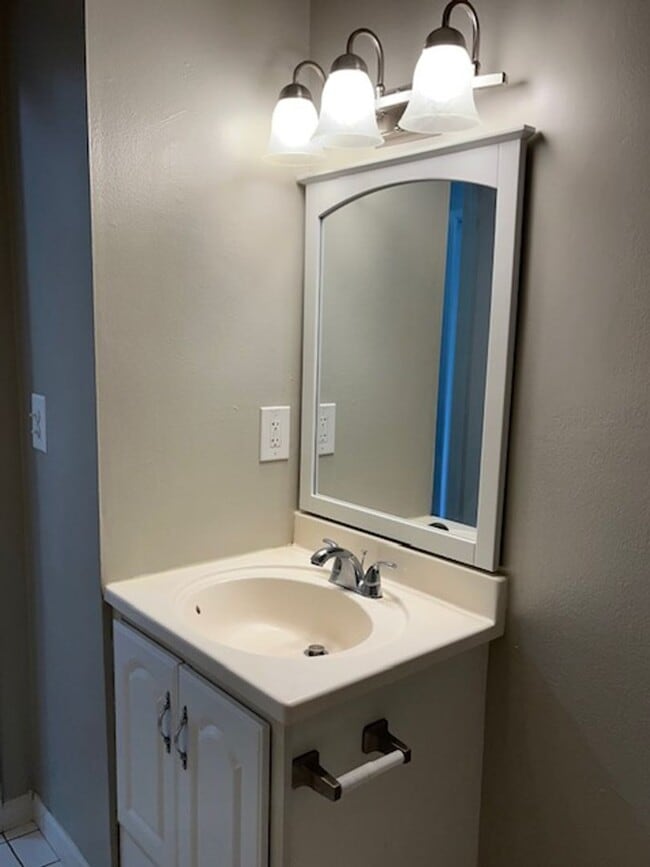 Building Photo - Charming 1 bedroom/1 bath near Downtown Rochester!