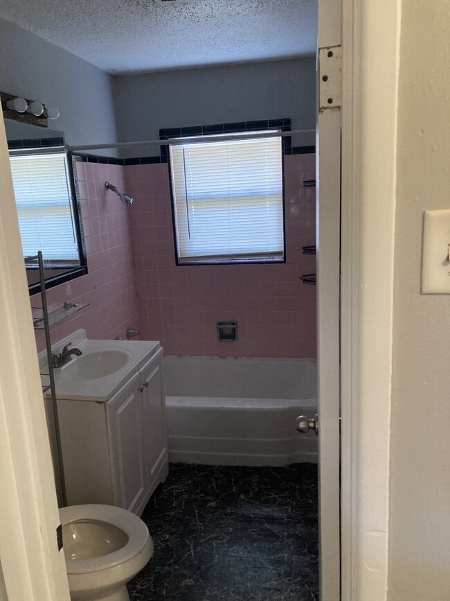 Building Photo - 735 Highland Pkwy