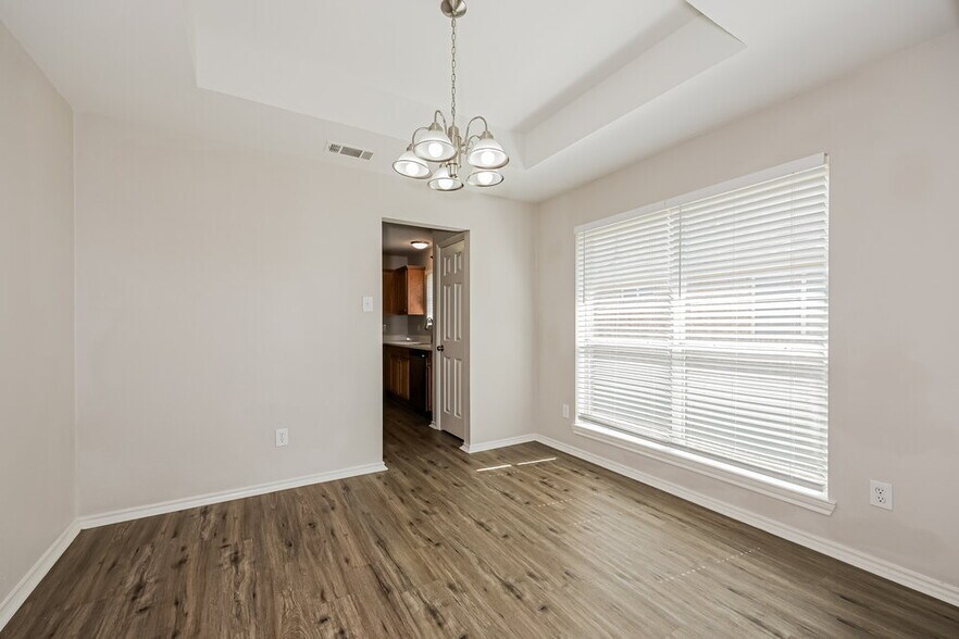 Building Photo - 1308 Doris Dr