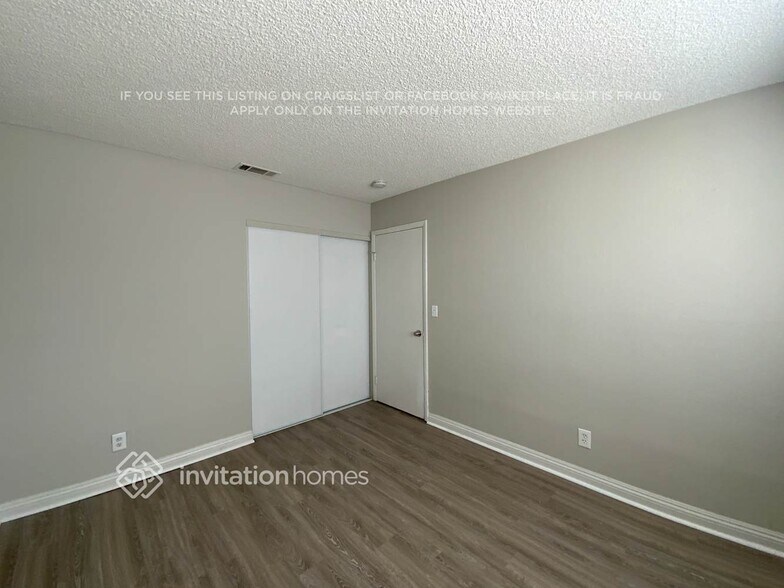 Building Photo - 4041 Hazelridge Dr