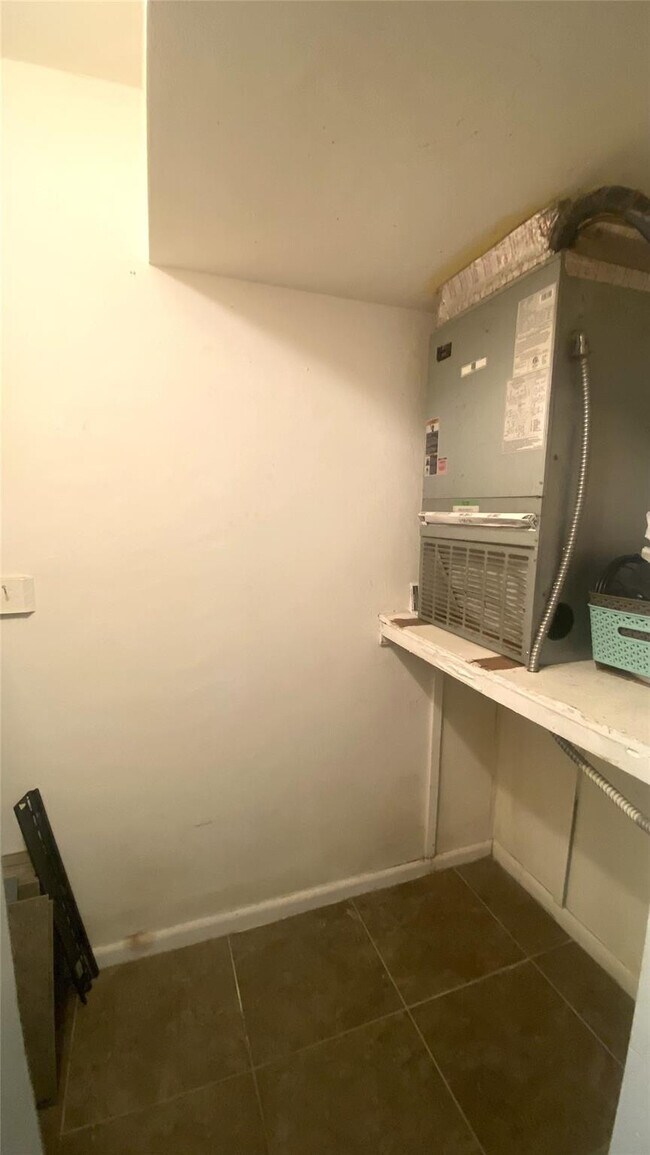 Building Photo - 770 SE 2nd Ave