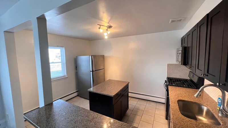 Building Photo - 1332 Faunce St