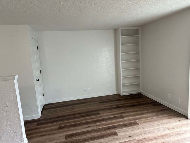 Building Photo - Updated 2 bedroom, 1 bath with garage!