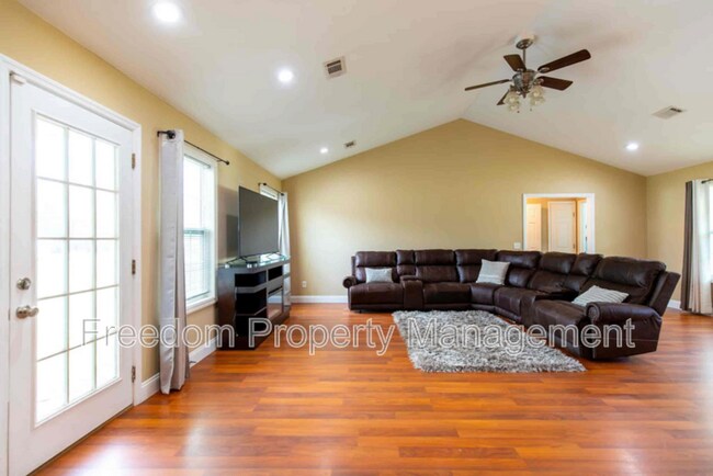Building Photo - 1373 Darden Rd