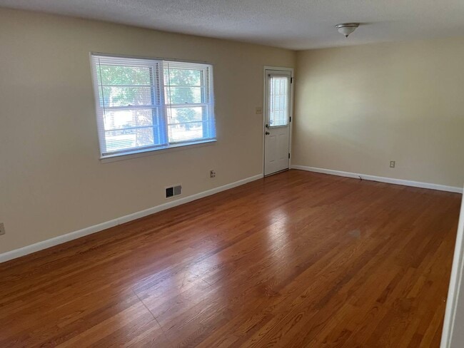 Building Photo - 302 Satterwhite Dr