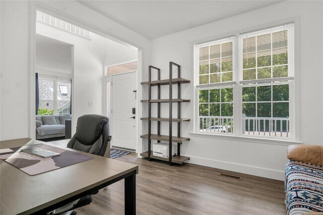 Building Photo - 717 Lantern Pl