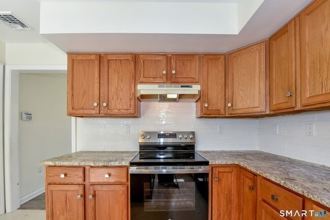 Building Photo - 5 Moody Ave