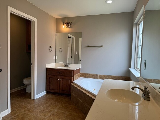 Building Photo - 2313 Richland Park Dr