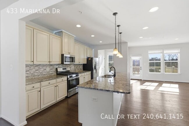 Building Photo - 433 Marianna Dr