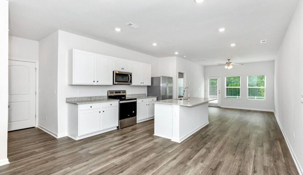 Building Photo - 217 Bay Pine Dr