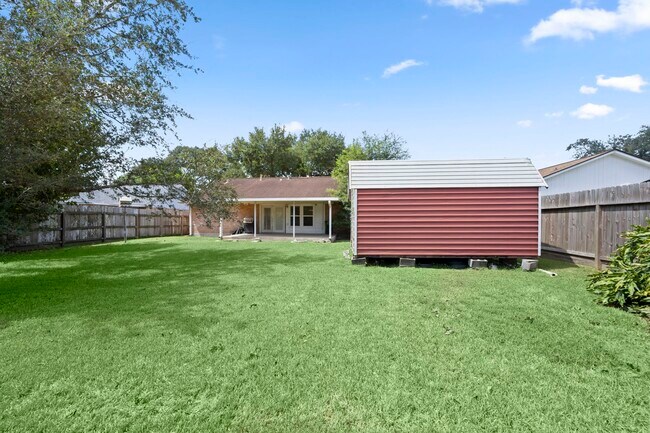 Building Photo - 2909 Livingston Dr