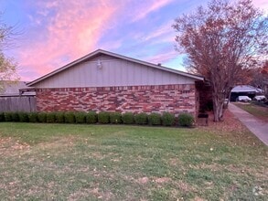 Building Photo - Sunset Heights, Near I-30 and Hulen Street...