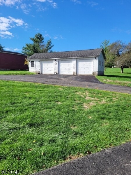 Building Photo - 536 River Rd