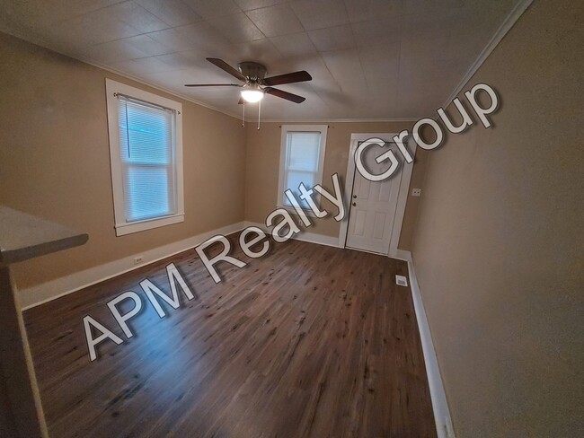 Building Photo - Updated one bedroom duplex