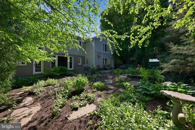 Building Photo - 2800 Greenvale St