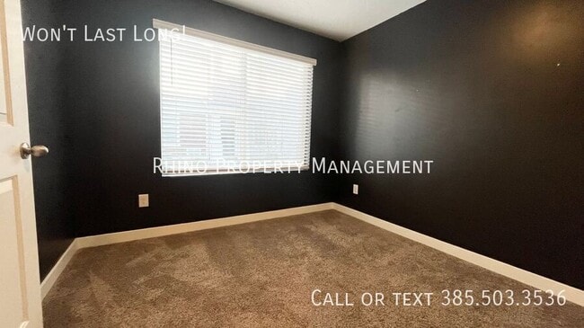 Building Photo - 1092 E Vessel Ct