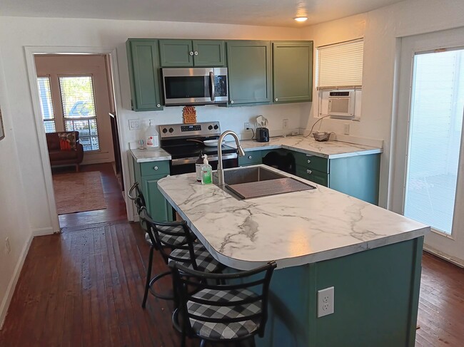 Building Photo - 206 2nd St NW