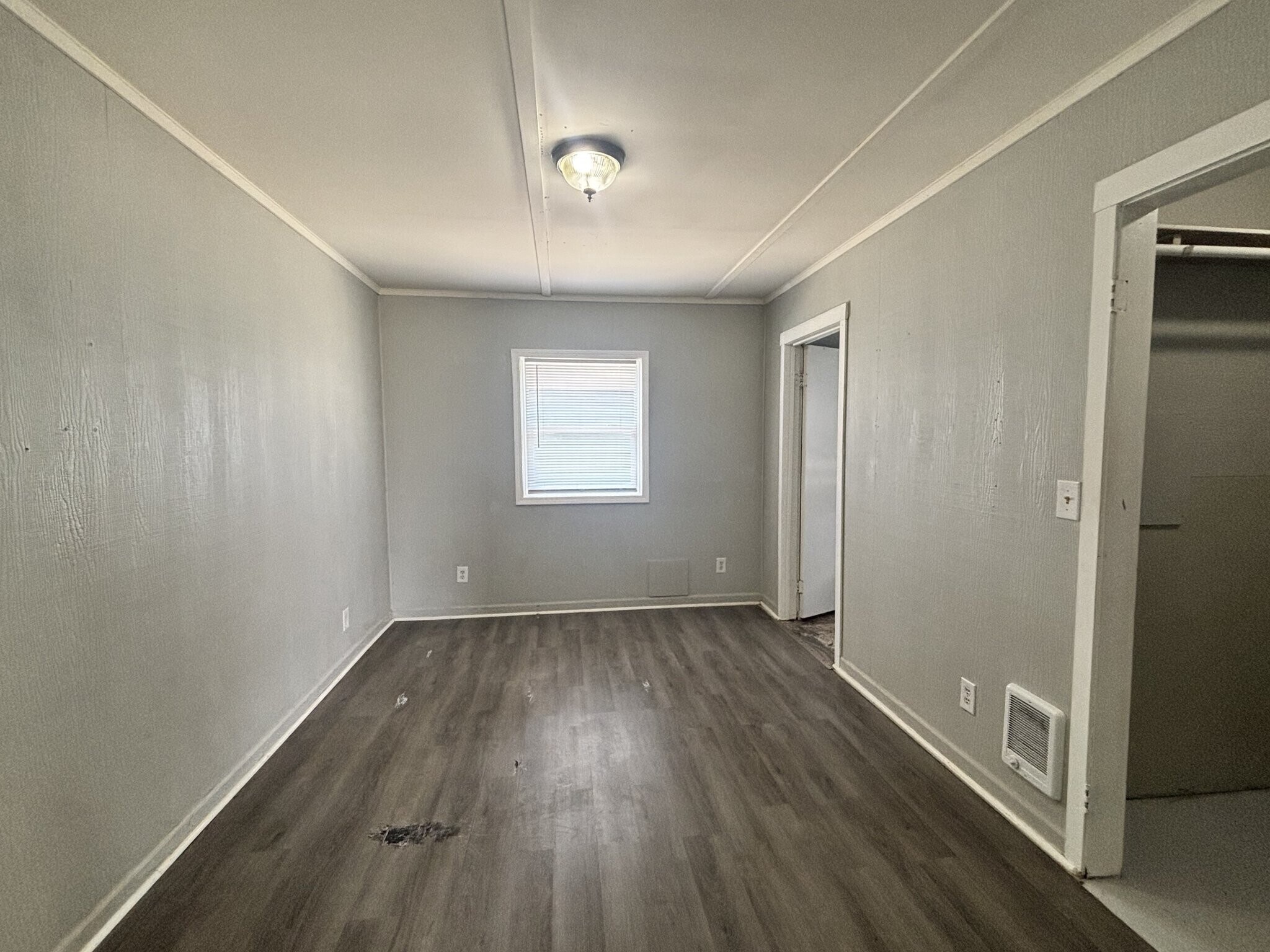 Building Photo - 5130 W Paradise Ln