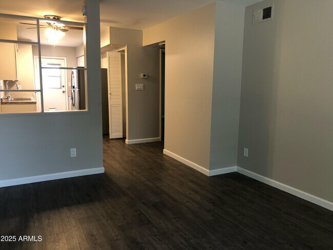 Building Photo - 520 W Clark St