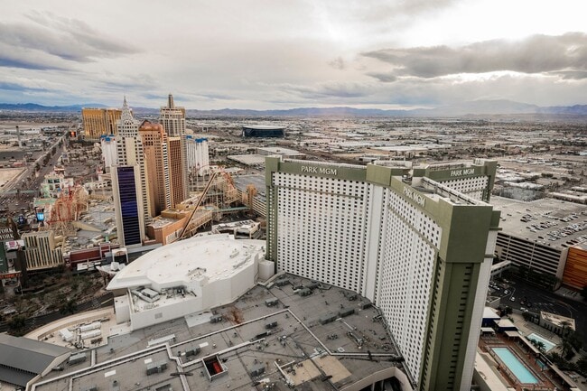 Building Photo - Waldorf Astoria Las Vegas- 1 bed .5 bath on the 39th floor!