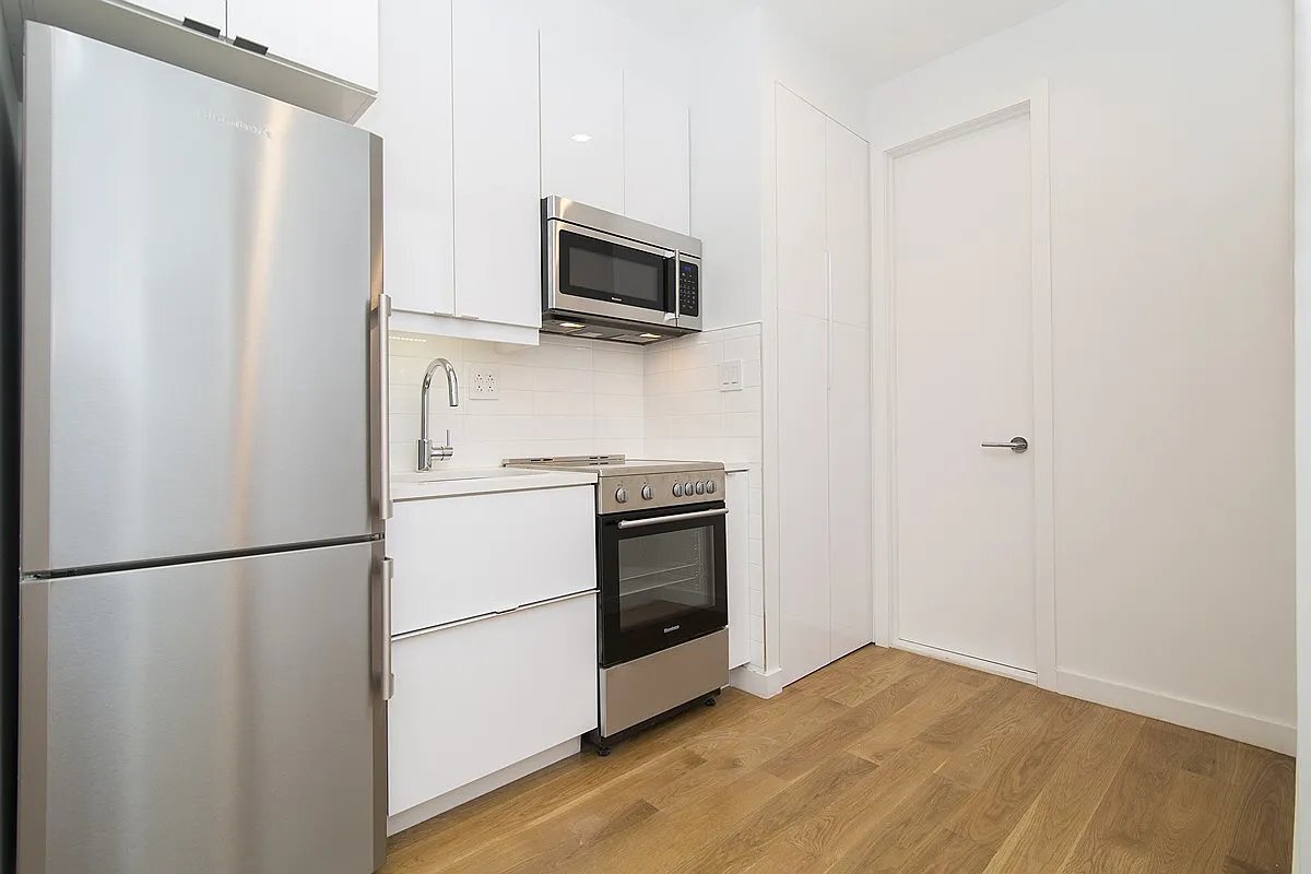 Building Photo - 137 Thompson St