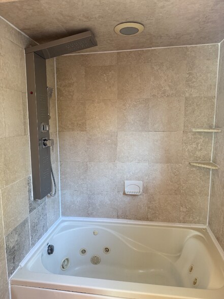 Building Photo - 147 Liberty Ave