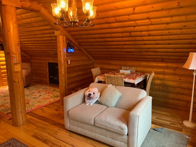 Building Photo - 4 W County Line Rd