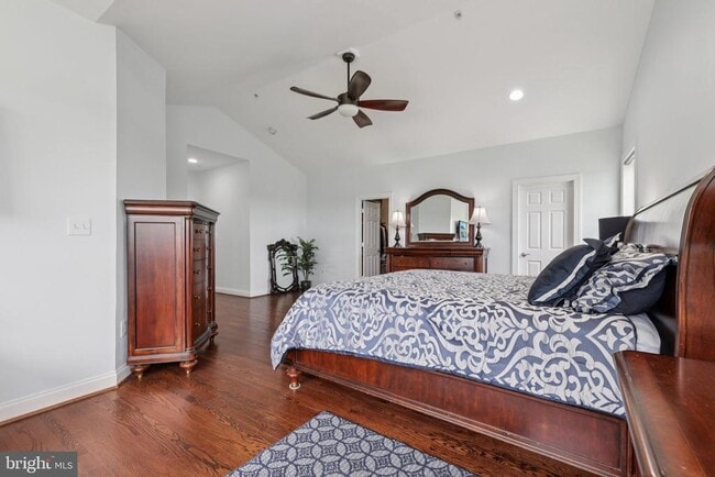 Building Photo - 141 Hawkes Ct