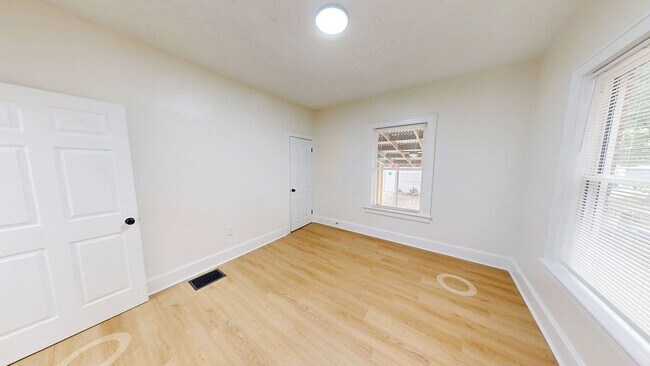 Building Photo - 978 Linwood Ave