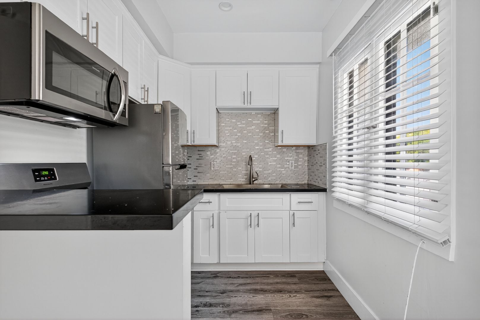 Building Photo - 405 W 3rd St