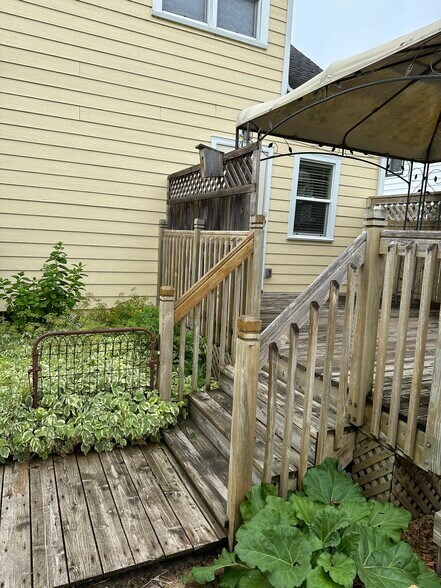 Building Photo - 124 Spruce St