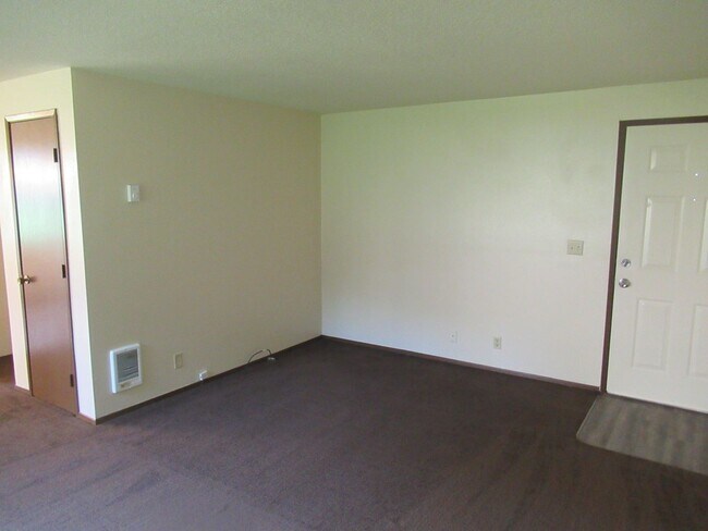 Building Photo - 3351 Willow Ct SE