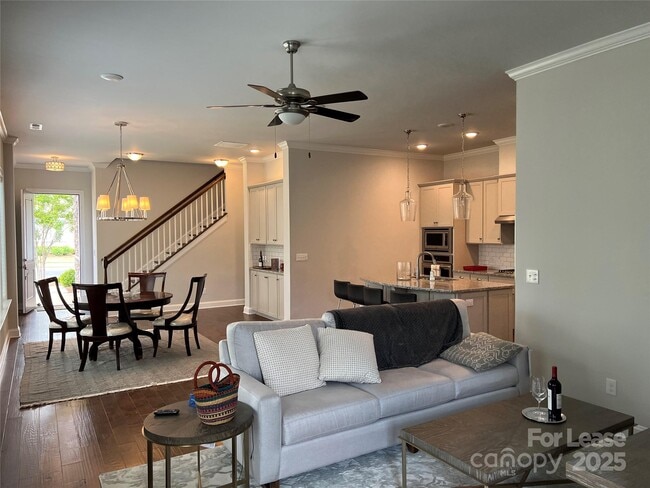 Building Photo - 9735 Briarwick Ln