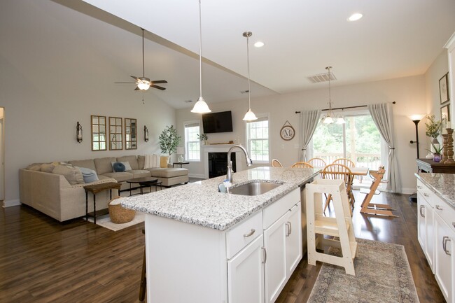 Building Photo - Gorgeous 4 bedroom home in Vass