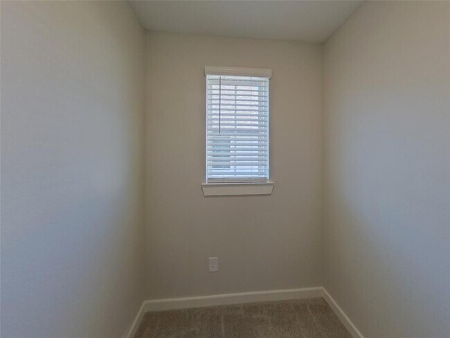Building Photo - 9835 Willow Creek Commerce Dr